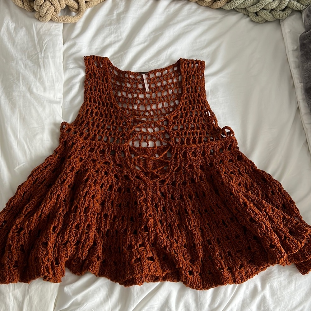 Knitted sweater vest